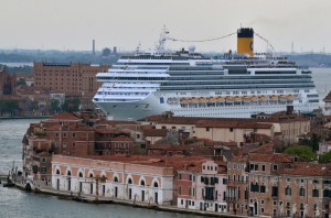 COSTA CONCORDIA: ANCORA TIMORI PER INCHINI, VENEZIA LA PERLA PIU' ESPOSTA