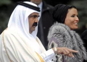 Emiro-del-Qatar-Sheikh-Hamad-bin-Khalifa-e-la-moglie-preferita