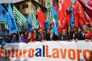 Da sin: Maurizio Landini, Annamaria Furlan e Carmelo Barbagallo alla manifestazione nazionale dei sindacati CGIL, CISL e UIL  'Futuro al lavoro' da piazza della Repubblica a piazza San Giovanni a Roma, 9 febbraio 2019,  ANSA/CLAUDIO PERI