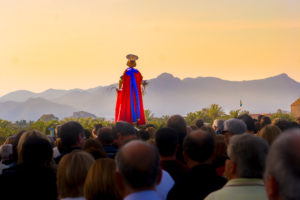 Pula, Nora, il santo in processione presso la chiesa di Sant'Efisio